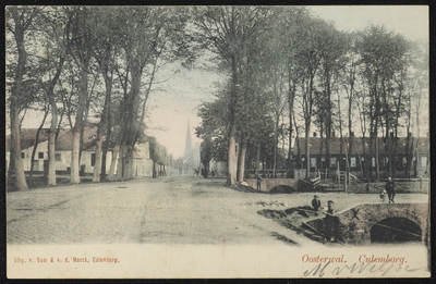 1900 In het midden de entree van de Zandstraat en links de Westerwal en rechts de Oosterwal. Rechts vooral de bruggen ...