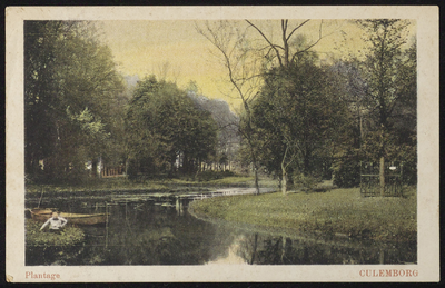 1935 Vijver en bruggetje in de Plantage. Het stadspark van Culemborg aan de Wilhelminadreef.