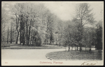 1940 Vijver en bruggetje in de Plantage. Het stadspark van Culemborg aan de Wilhelminadreef.