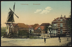 1961 Hoek Havendijk en de Kleine Buitenom met links de in 1795 gebouwde korenstellingmolen de Koornvriend . De ...