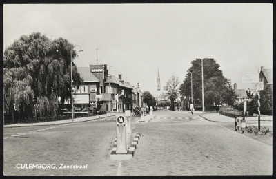 1987 Ingang Zandstraat vanaf de kruising met de Stationssingel links.