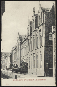 2028 Het rond 1880 aan de Ridderstraat gebouwde meisjes pensionaat 'Mariakroon'. Voor de bouw werd de volkswijk de Munt ...