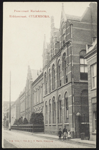 2029 Het rond 1880 aan de Ridderstraat gebouwde meisjes pensionaat 'Mariakroon'. Voor de bouw werd de volkswijk de Munt ...