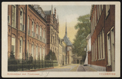 2032 Het rond 1880 aan de Ridderstraat gebouwde meisjes pensionaat 'Mariakroon'. Voor de bouw werd de volkswijk de Munt ...