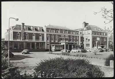 2176 Het RK Barbaragesticht. Een van de twee ziekenhuizen in Culemborg. Het Barbara lag aan de Elisabethdreef. In 1975 ...