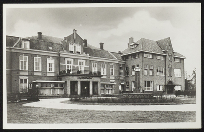 2177 Het RK Barbaragesticht. Een van de twee ziekenhuizen in Culemborg. Het Barbara lag aan de Elisabethdreef. In 1975 ...