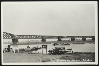 2188 Oude Spoorbrug gebouwd tussen 1863 en 1868. De hoofdoverspanning is 154 meter samen met de aanbruggen toen de ...