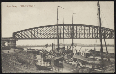 2197 Oude Spoorbrug gebouwd tussen 1863 en 1868. De hoofdoverspanning is 154 meter samen met de aanbruggen toen de ...