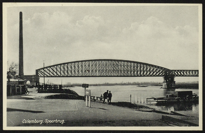 2199 Oude Spoorbrug gebouwd tussen 1863 en 1868. De hoofdoverspanning is 154 meter samen met de aanbruggen toen de ...