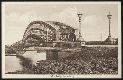 2201 Oude Spoorbrug gebouwd tussen 1863 en 1868. De hoofdoverspanning is 154 meter samen met de aanbruggen toen de ...