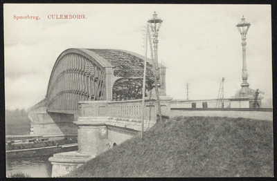 2202 Oude Spoorbrug gebouwd tussen 1863 en 1868. De hoofdoverspanning is 154 meter samen met de aanbruggen toen de ...