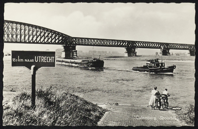 2236 Oude Spoorbrug gebouwd tussen 1863 en 1868. De hoofdoverspanning is 154 meter samen met de aanbruggen toen de ...