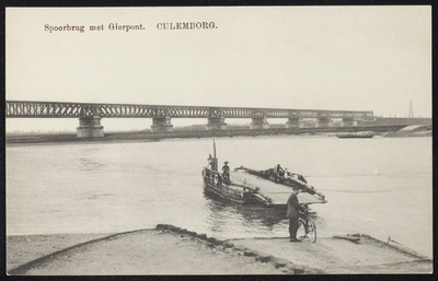 2237 Oude Spoorbrug gebouwd tussen 1863 en 1868. De hoofdoverspanning is 154 meter samen met de aanbruggen toen de ...