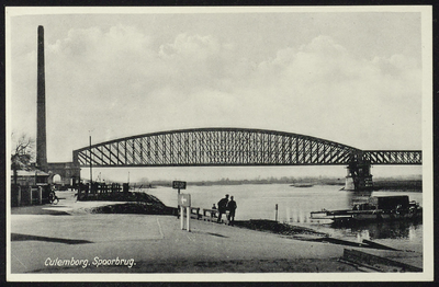 2259 Oude Spoorbrug gebouwd tussen 1863 en 1868. De hoofdoverspanning is 154 meter samen met de aanbruggen toen de ...