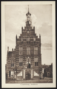 2324 Stadhuis in laatgotische stijl gebouwd in 1539 naar ontwerp van Rombout Keldermans.