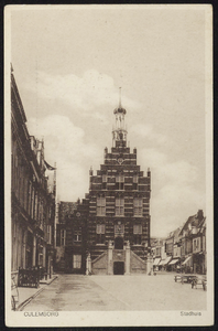 2327 Stadhuis in laatgotische stijl gebouwd in 1539 naar ontwerp van Rombout Keldermans.
