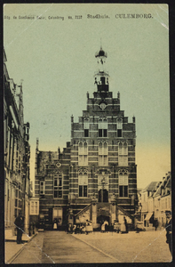 2329 Stadhuis in laatgotische stijl gebouwd in 1539 naar ontwerp van Rombout Keldermans.