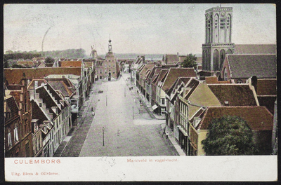 2412 Markt vanaf de Binnenpoort met Stadhuis en rechts de Vierkanten toren van de Grote of Barbarakerk.