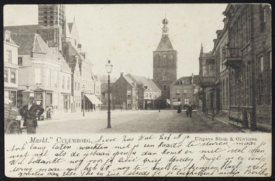 2429 De Markt met zicht op de Binnenpoort en links de RK Barbarakerk.