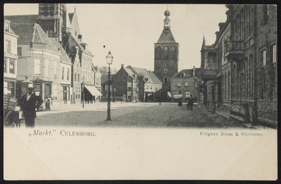2434 Markt met zicht op de Binnenpoort met links deel van de toren van de RK Barbarakerk.