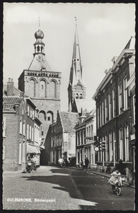 2480 De Binnenpoort of Lanxmeerpoort uit 1318 is de enig overgebleven stadspoort. Toen de aangrenzende nederzetting ...