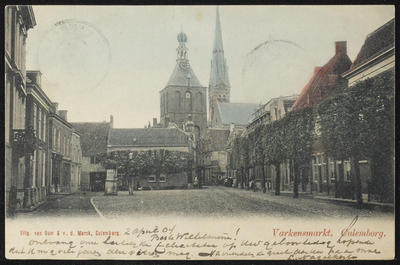 2505 Zicht vanaf de Varkensmarkt naar de Binnenpoort. Naast de Binnenpoort de toren van de RK Barbarakerk.