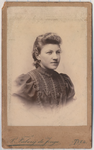 1026 Een portretfoto van Maria van Alphen. Maria van Alphen, geboren te Tiel op 04-12-1880, overleden te Heerewaarden ...
