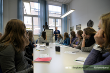 Leerlingen van de ORS Lek en Linge uit Culemborg bezochten het Regionaal Archief Rivierenland en volgden een workshop ...