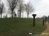 Vloedheuvel in Bruchem en Kerkwijk. Foto gebruikt voor het lespakket Water/Land. Hierin wordt aandacht besteed aan de ...