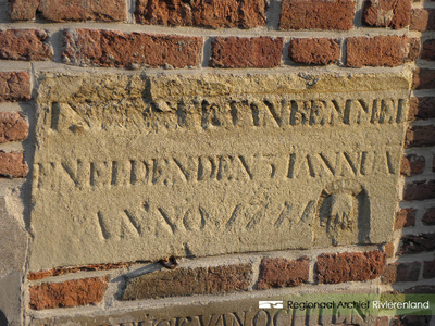 521 Vloedstenen in Culemborg. Foto gebruikt voor het lespakket Water/Land. Hierin wordt aandacht besteed aan de manier ...