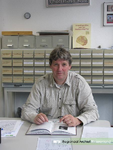 Portretfoto van Tjeerd Vrij uit Tiel, auteur van het boekje Bittere Tranen, over de jodenvervolging in Tiel