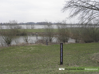 590 Peilschaalhuisje in Herwijnen. Foto gebruikt voor het lespakket Water/Land. Hierin wordt aandacht besteed aan de ...