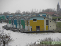 677 Drijvende villa's in Maasbommel. Foto gebruikt voor het lespakket Water/Land. Hierin wordt aandacht besteed aan de ...