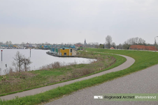 679 Drijvende villa's in Maasbommel. Foto gebruikt voor het lespakket Water/Land. Hierin wordt aandacht besteed aan de ...