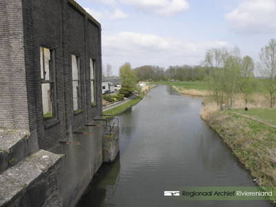 754 Rijcksche sluis in Alphen (a/d Maas). Foto gebruikt voor het lespakket Water/Land. Hierin wordt aandacht besteed ...