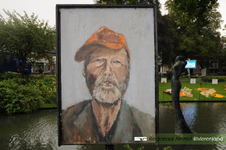 896 Foto van een portret van de in 2007 overleden Hennie Holle