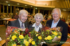 902 Stichting Vrienden van Vrijthof neemt na bijna 35 jaar afscheid van twee bestuursleden: de heer J.M. Broekhuizen en ...