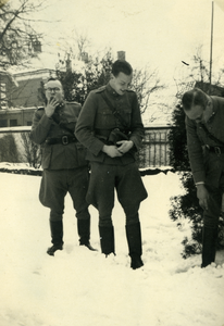 1073 Mobilisatie Kesteren en omgeving: 3 soldaten in de sneeuw