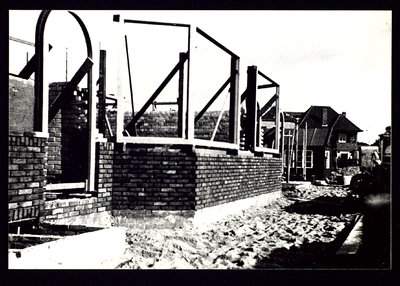 211 Koppelsedijk Vier woonhuizen in aanbouw in 1936.Aannemer D. van Mameren uit Geldermalsen bouwde het blok voor ...