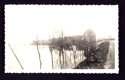 217 De Linge Hoog water op de Linge in 1940. Foto is gemaakt vanaf Koppelsedijk in oostelijke richting.