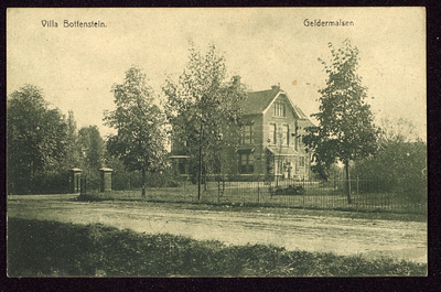 443 Villa 'Bottenstein' Gebouwd omstreeks 1900 door G .Murman, Van 1947 tot 1984 was hier het gemeentehuis gevestigd.