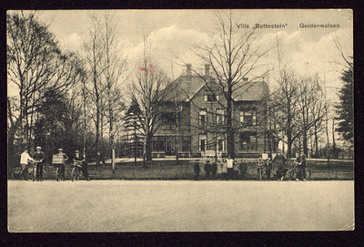 446 Villa 'Bottenstein' Gebouwd omstreeks 1900 door G .Murman, Van 1947 tot 1984 was hier het gemeentehuis gevestigd.