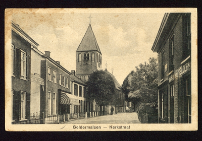 512 Kerkstraat Links het bord waarop de naam Landbouwcööperatie was vermeld.