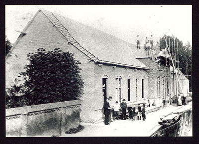 1009 Geldersestraat In 1890 werd een aantal panden in de Gelderstraat gebouwd. De muur links stond om het perceel ...