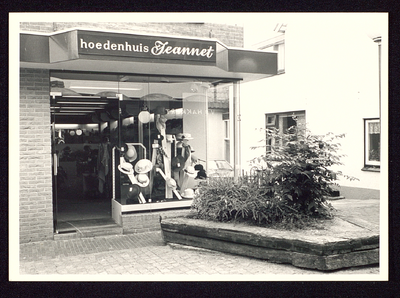 1048 Geldersestraat, Hoedenhuis Jaennet