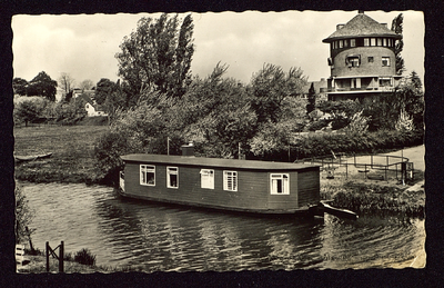 1794 Rond de Lingebrug. (Carabain, kantongerecht, loswal) Woonark op de Linge. Naam: Altijd Voorwaarts ??