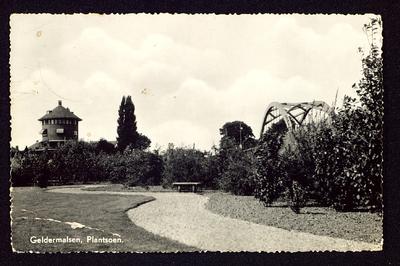 1818 Rond de Lingebrug. (Carabain, kantongerecht, loswal) Opname gemaakt vanuit het park ten zuidwesten van de brug.