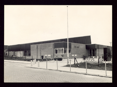 2121 Zwembad 'Het Wiel'. Het overdekte zwembad 'Het Wiel', aan de Koningsweg, dat in 1978 gebouwd werd.