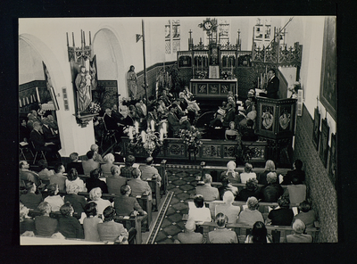 3105 Gellicum - RK kerk Blik op liturgisch centrum koor