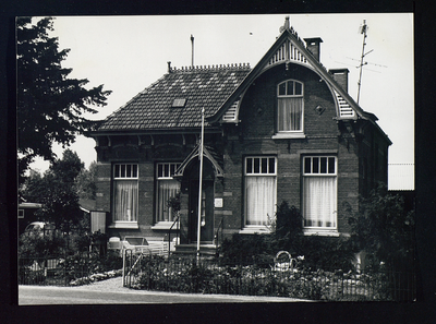 3142 Dorpsstraat De woning van familie J.A.Wildemans. Dhr. Wildemans was tot 1974 districtsbureauhouder van de ...